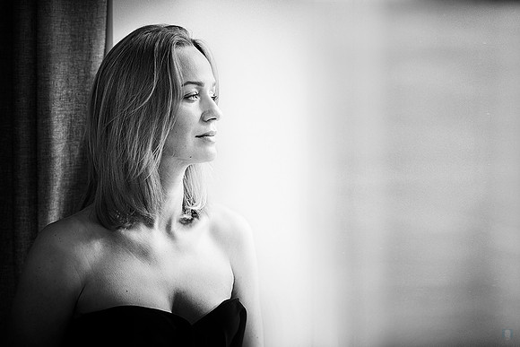 Ieva - Cinematic black and white profile portrait of Ieva by photographer Ludo Segers