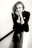 Artistic black and white portrait of Brigita in a thoughtful pose by Ludo Segers