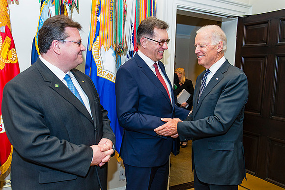 President Joe Biden PM Algirdas Butkevičiu FM Linas Linkevicius in the Roosevelt Room White House 60 © Photo Ludo Segers