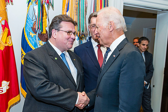 President Joe Biden and FM Linas Antanas Linkevičius Roosevelt Room White House 25 © Photo Ludo Segers