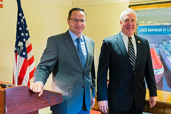141119 Congress LNG 6 ZP and CongressmanShimkus  Photo Ludo Segers