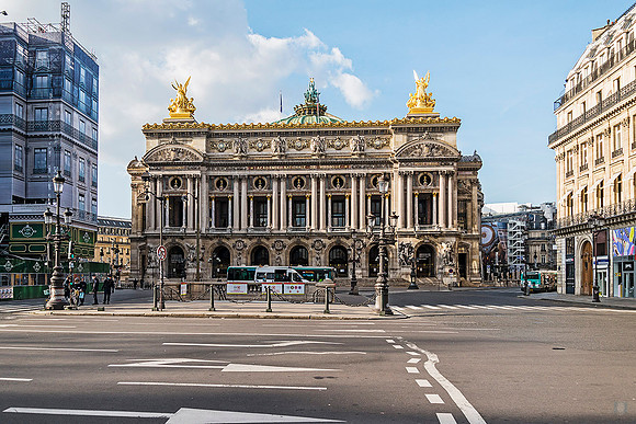 20200318 Paris Opera with only police checking movement and empty buses 9752 Photo � Ludo Segers