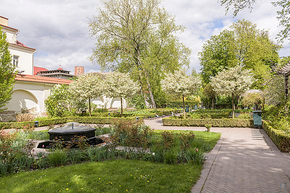 Wedding park at Bernardine Garden Open House Vilnius © Ludo Segers Photography