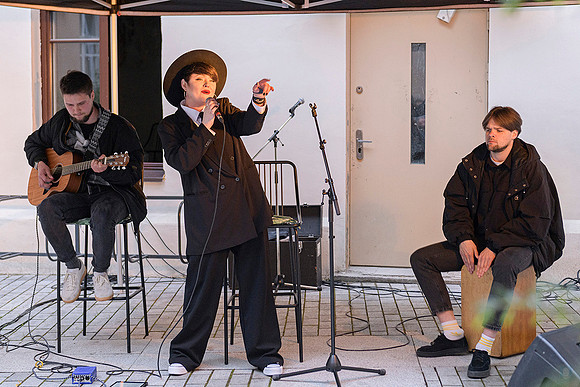 Amazing singer in the court yard of the Jewish Heritage Museum Vilnius Music Days © Ludo Segers Photography